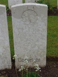Etaples Military Cemetery - MacLeod, Alex